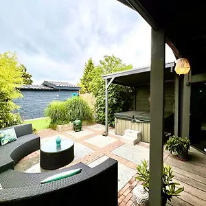 cozy-chalet-with-sauna-jacuzzi-and-yard-near-amsterdam.ihotelsrotterdam.com/